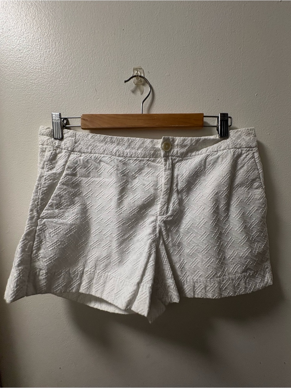 Banana Republic White Textured Women’s Shorts size 6